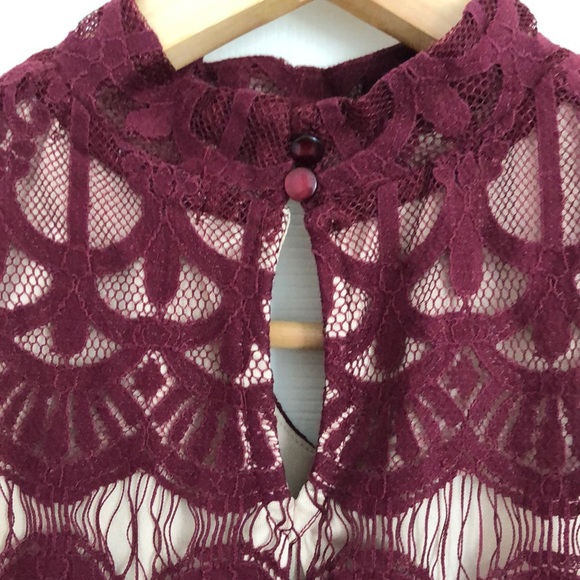 Sexy Burgundy Sleeveless Lace Top - Picture 6 of 6